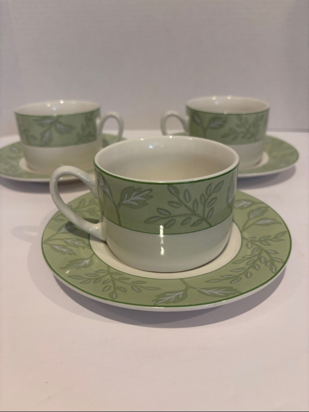 The elegant table by reed & barton Dutch garden 3 sets like new you will get all